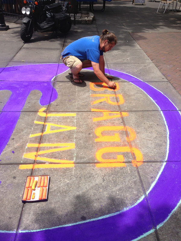 Zach drawing his letters at Bragg Jam