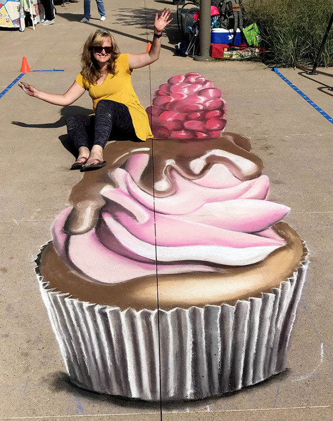 3D cupcake chalk art