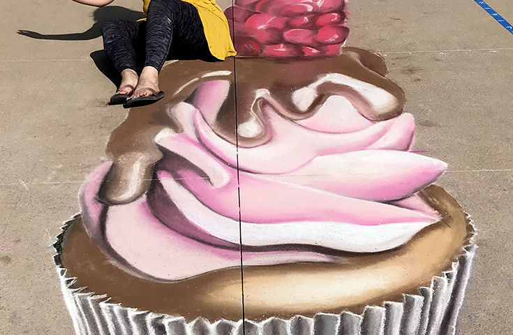 3D cupcake chalk art